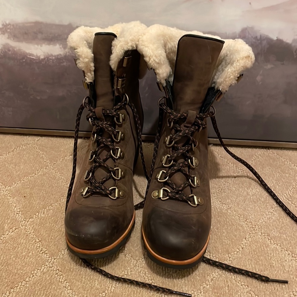 Sorel Conquest wedge sterling lined bootie